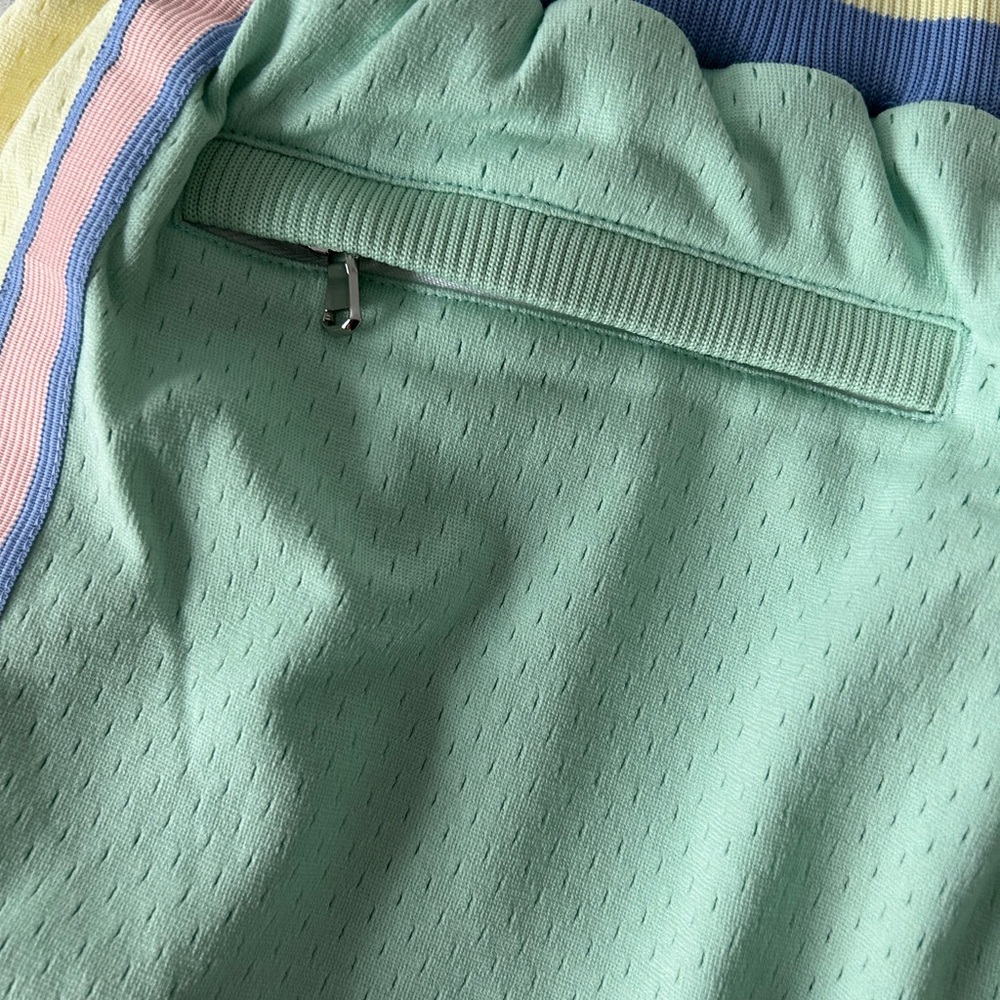 MITCHELL & NESS FEATURE X MITCHELL & NESS BASKETBALL SHORTS GREEN XL $150 - Picture 9 of 13